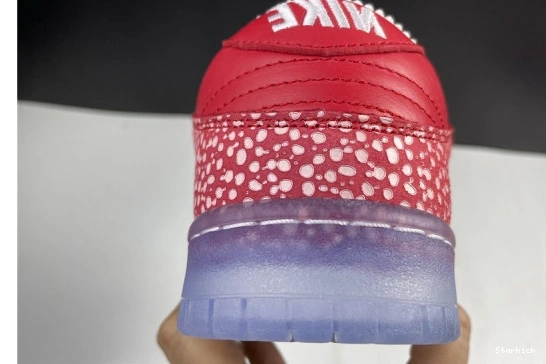 Magic Stingwater Nike Low Dunk DH7650-600 - SB Mushroom 1026